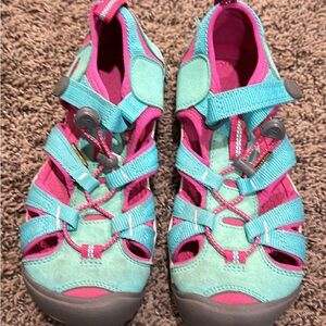 Like new girls Keens